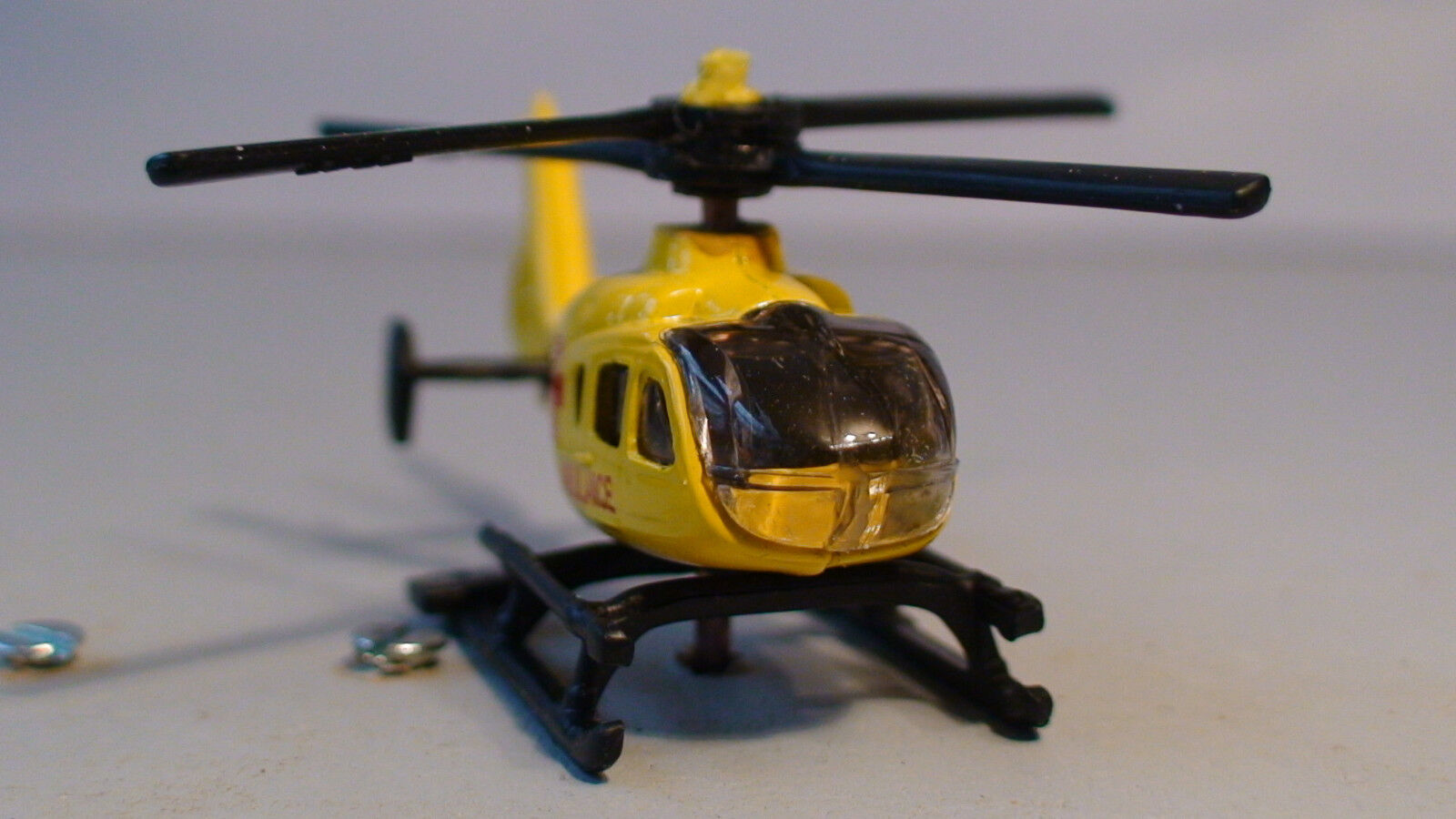 Hubschrauber 1:160 motorisiert | schwebender Helicopter mit Unterflurantrieb