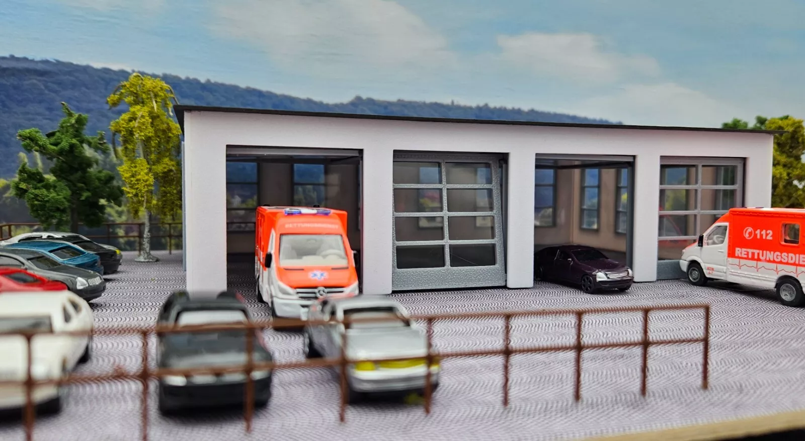 Fahrzeughalle mit Schiebetoren | Spur N | 1:160