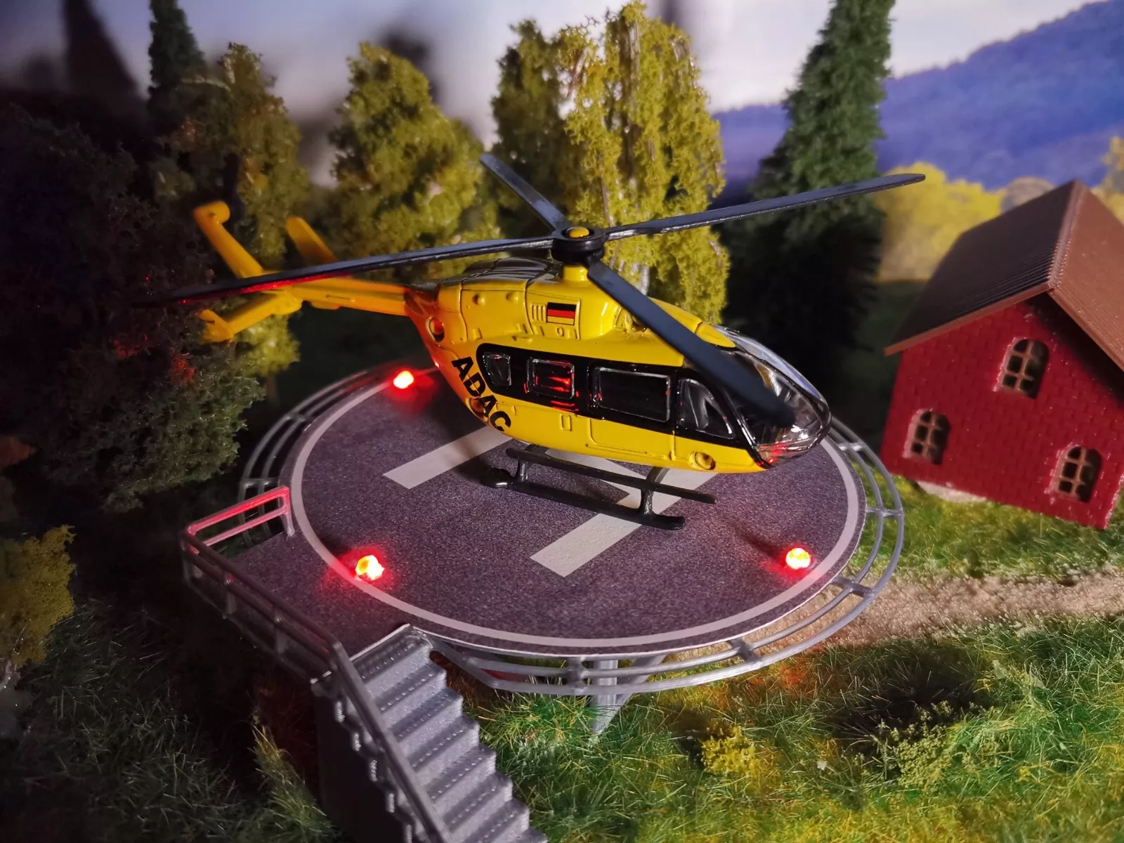 Hubschrauberlandeplatz für Helikopter | mit LED | 1:32 Fertigmodell Rennbahn