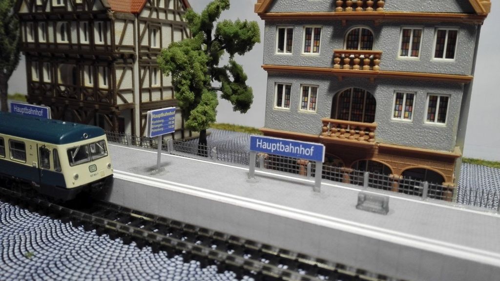 moderner Bahnsteig | Spur N | 1:160 | Bausatz Epoche VI