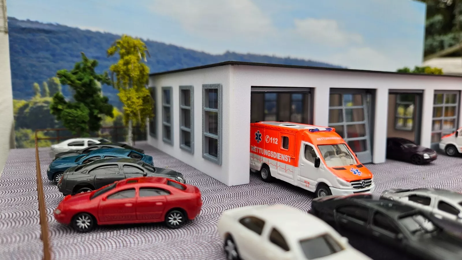 Fahrzeughalle mit Schiebetoren | Spur N | 1:160