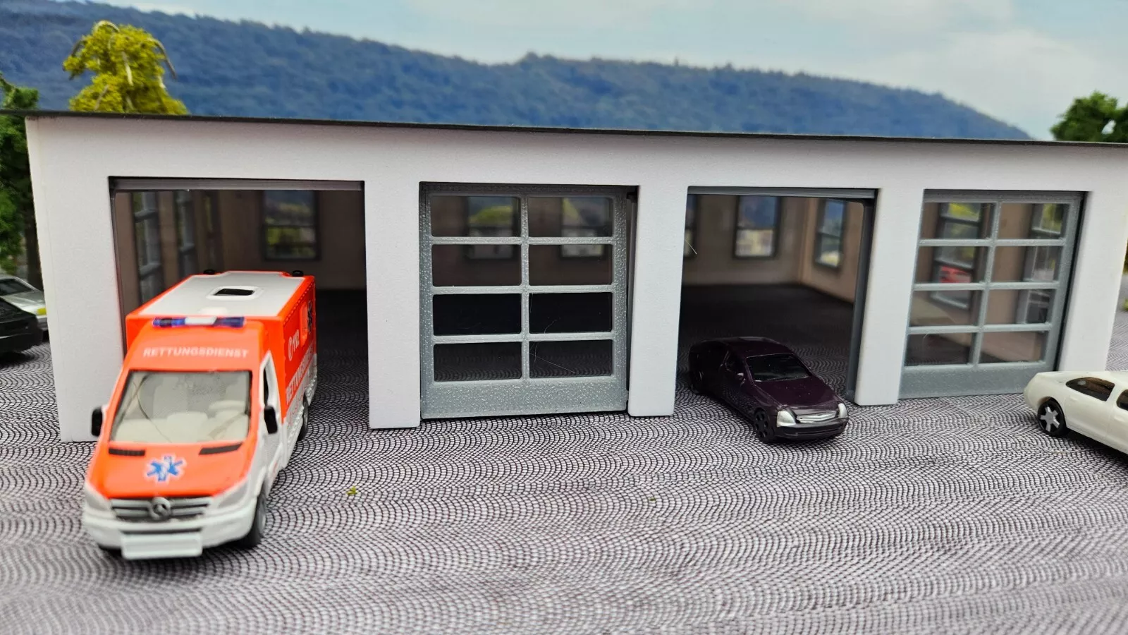 Fahrzeughalle mit Schiebetoren | Spur N | 1:160