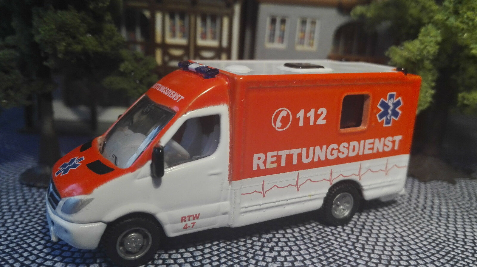 Rettungsdienst | Rettungswagen 1:87 aus Metall | Spur H0