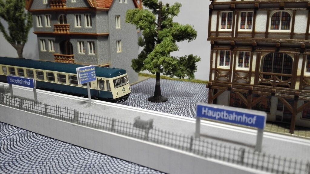 moderner Bahnsteig | Spur N | 1:160 | Bausatz Epoche VI