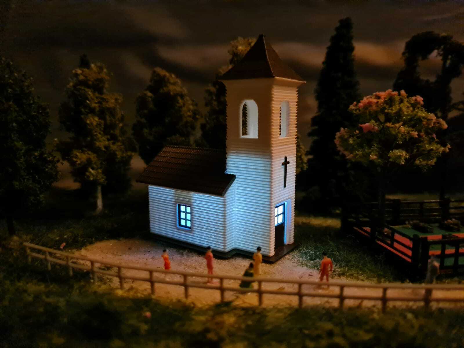 Kirche mit LED | Fertigmodell mit Beleuchtung | Spur N