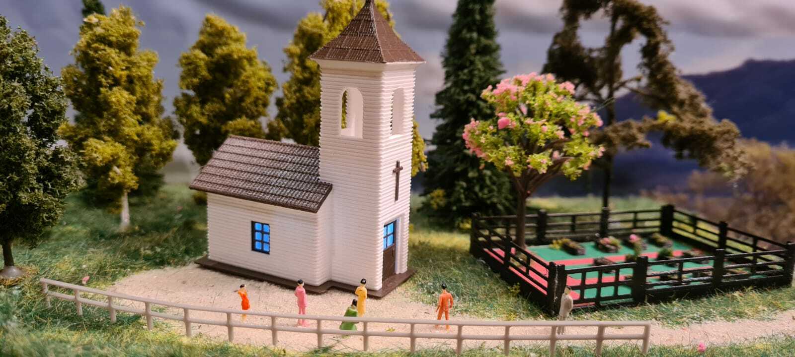 Kirche mit LED | Fertigmodell mit Beleuchtung | Spur N