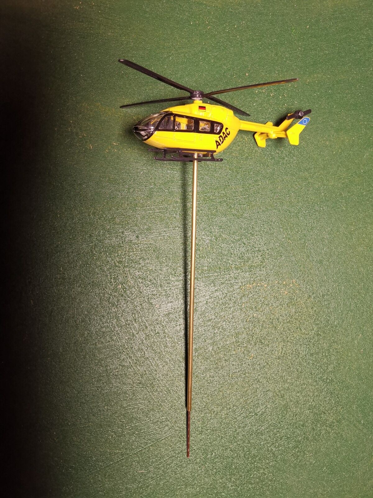 Hubschrauber 1:87 motorisiert | schwebender Helicopter mit Unterflurantrieb
