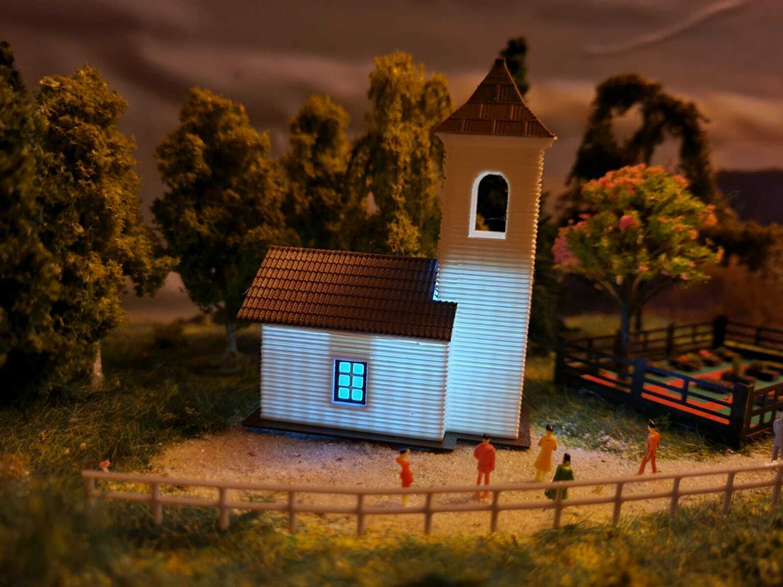 Kirche mit LED | Fertigmodell mit Beleuchtung | Spur N