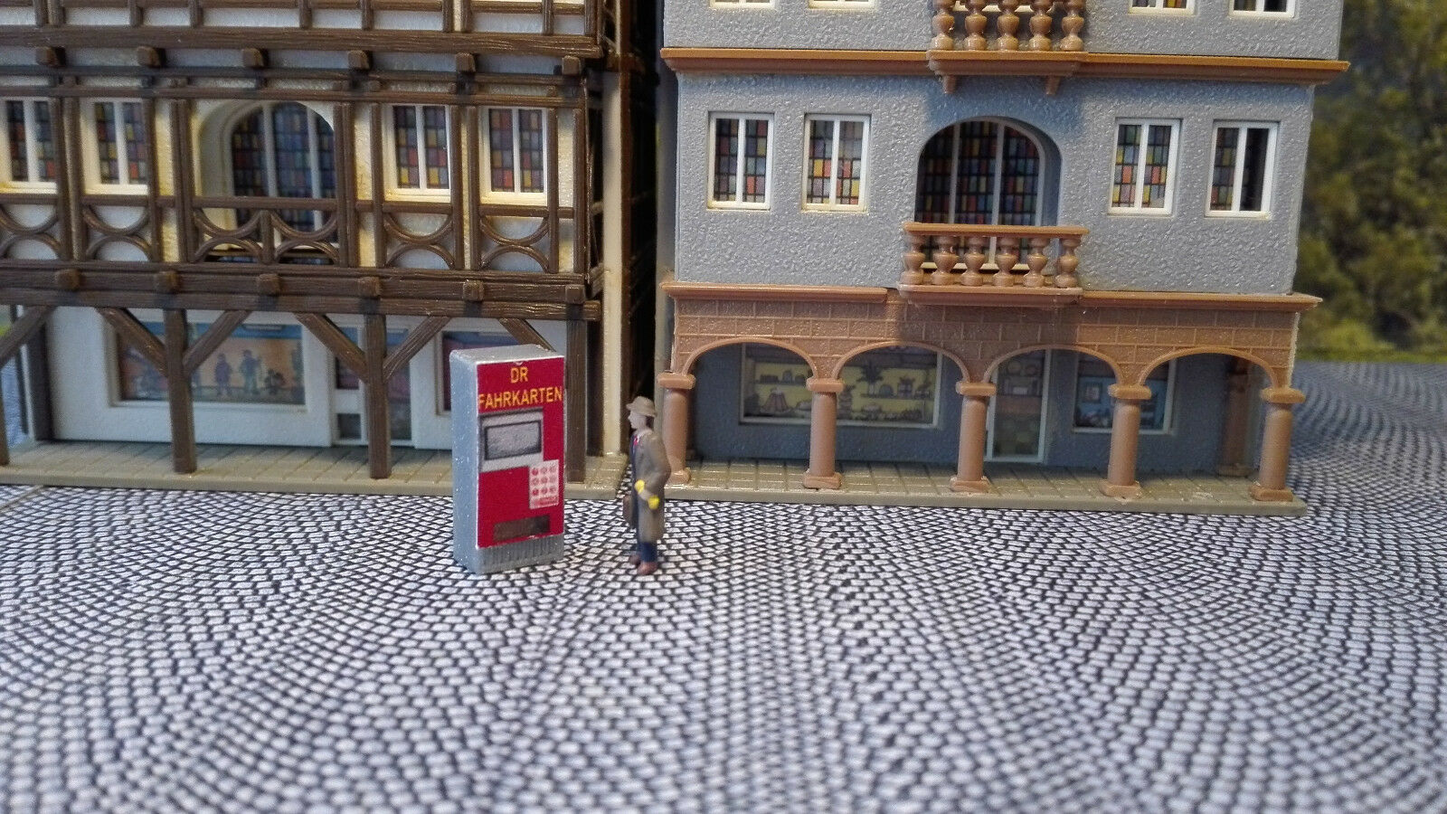 2x Fahrkartenautomat DR Ticketautomat N | Deutsche Reichsbahn| Bahnhof |1:160