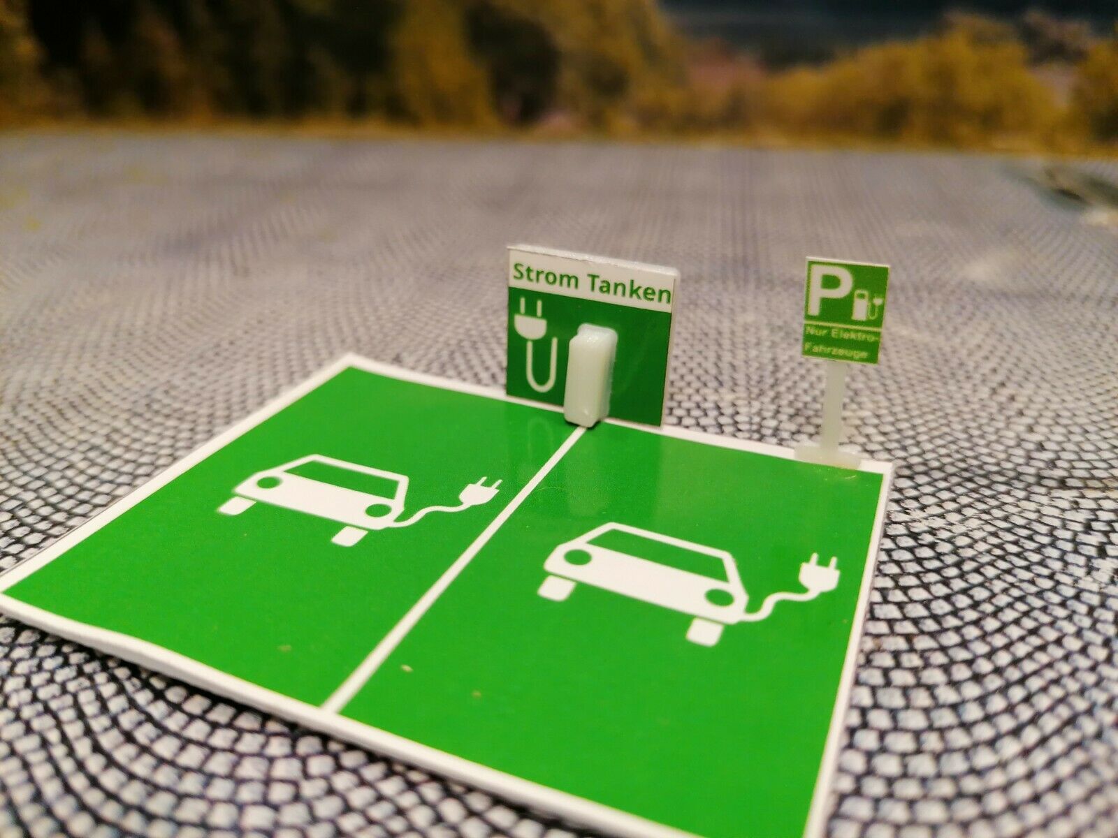 Ladestation für E-Fahrzeuge - Ladesäule für E-Auto | Spur N | 1:160